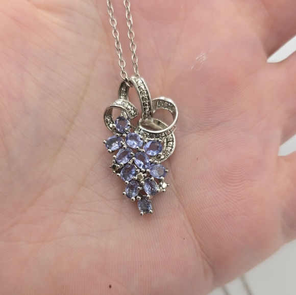 925 STERLING SILVER NECKLACE 18" W/ PURPLE GRAPE CLUSTER PENDANT - Picture 2 of 3